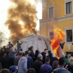 Djegia e bunkerit ne Tirane gjate manifestimit te PD-se
